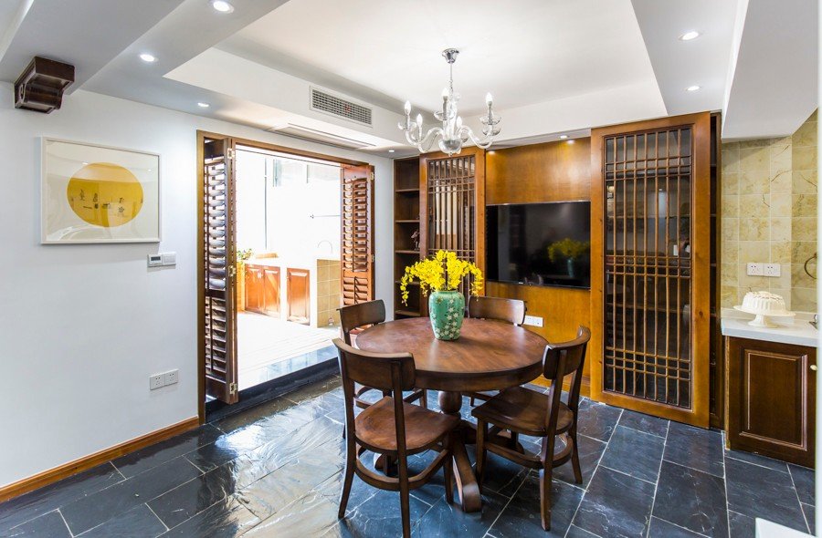 新古典原木餐厅隔断效果图