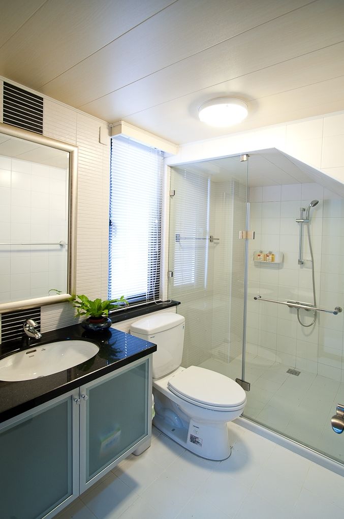 简洁现代风格干湿分离卫生间设计装修图片 - 效果图