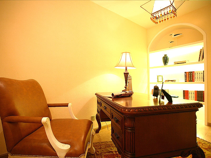 最炫地中海异域风书房书桌设计效果图