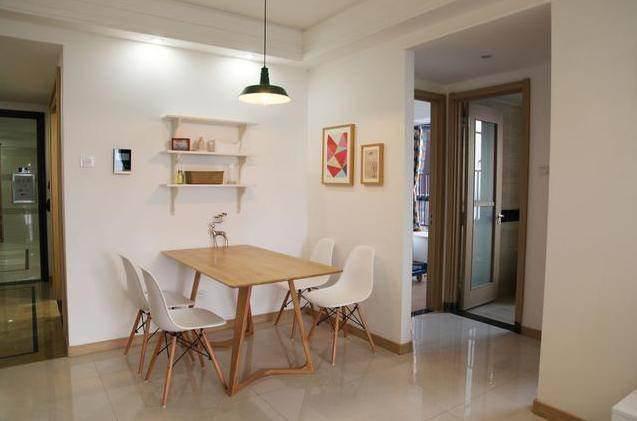 新房装修没钱只粉刷墙面，贴地砖，软装搭配完朋友们都说漂亮 - 翻新案例