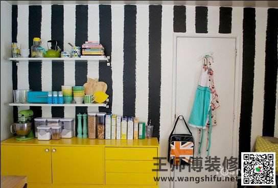 条纹壁纸撑出大气场 - 翻新攻略